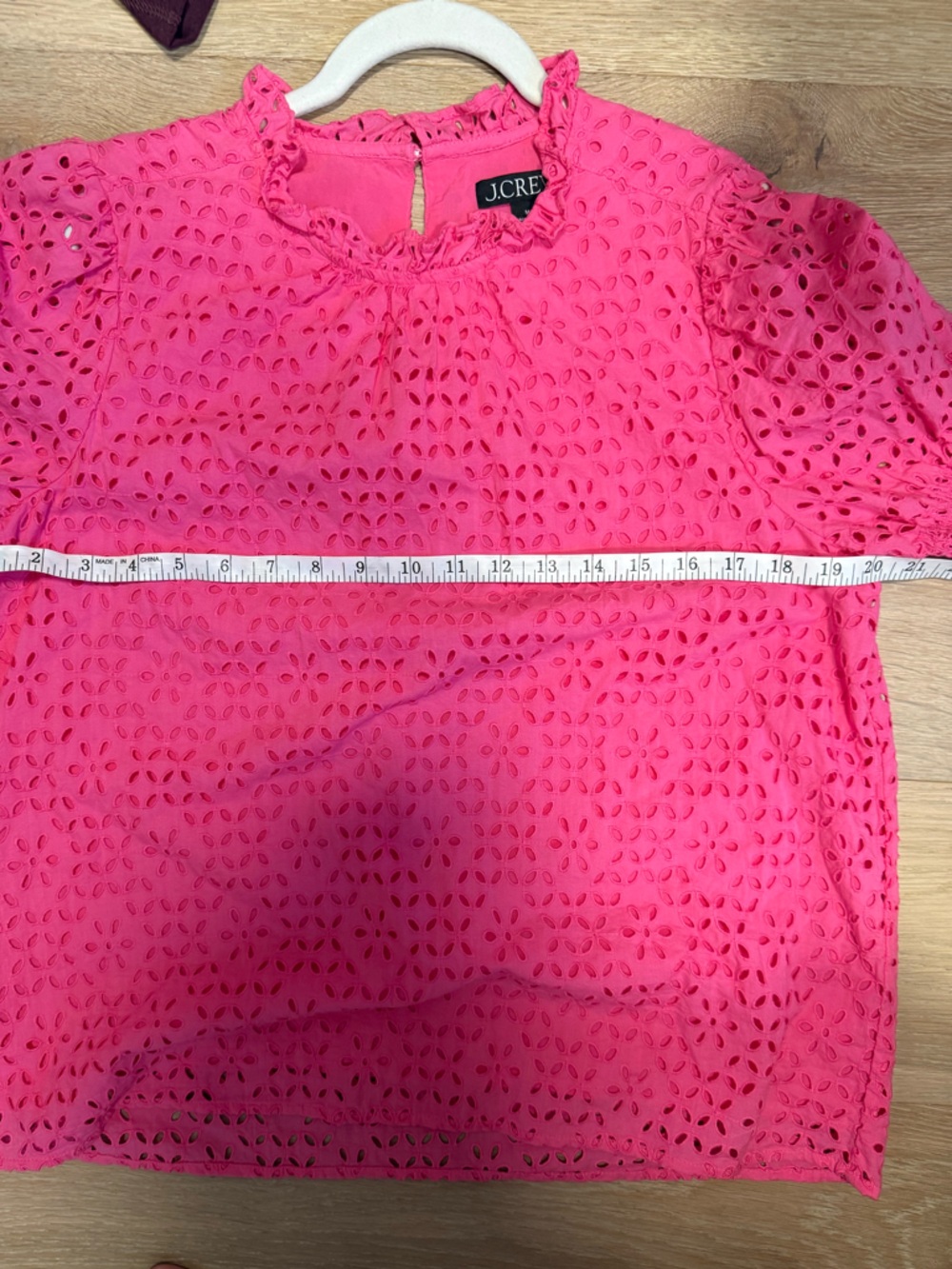 J. Crew Women’s Pink Eyelet Blouse with Ruffle Neck and Puff Sleeve Size M - Picture 5 of 7